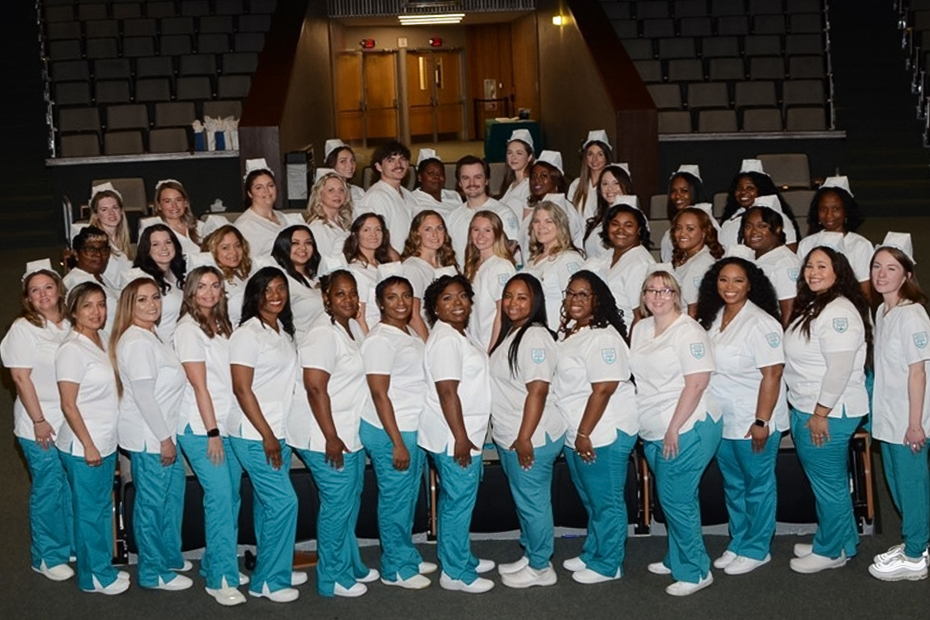 WorWic nursing students take part in pinning ceremony > WorWic